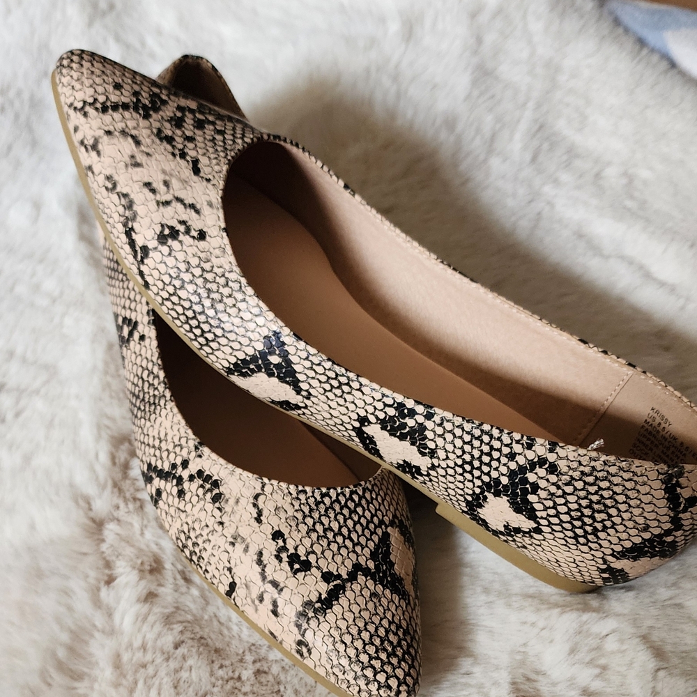 Shoe Dazzle Beige and Black Patterned Flats